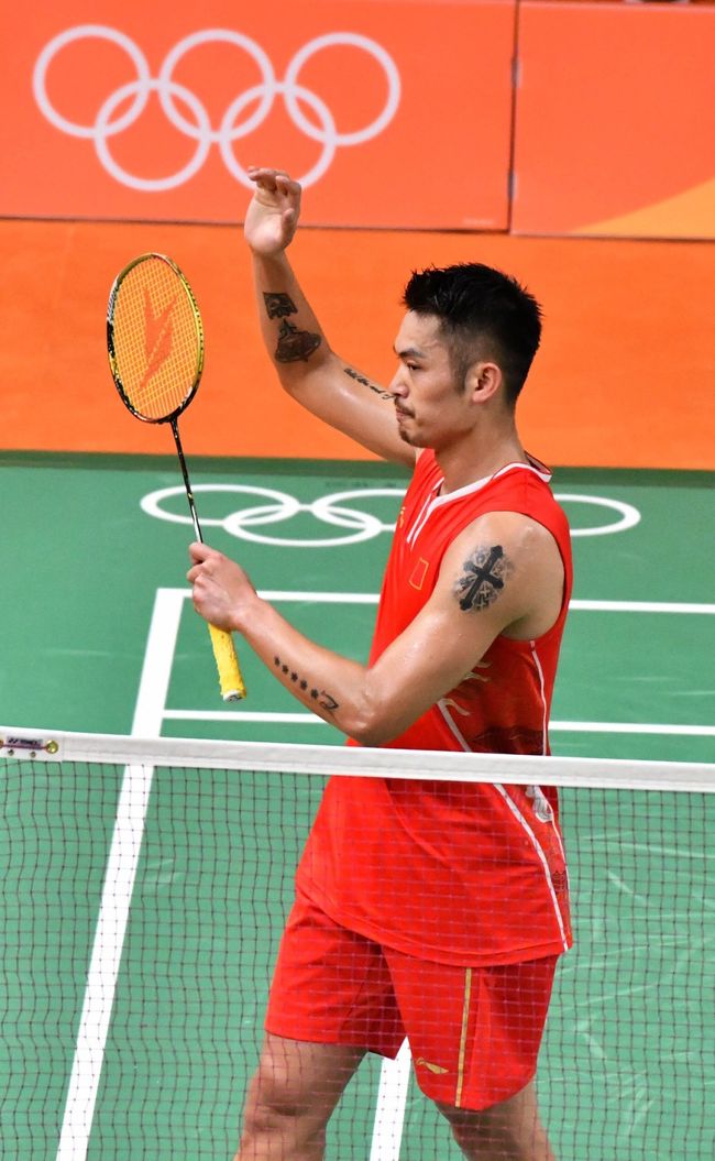 阿迪达斯等 阿迪达斯等